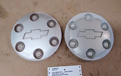 2004 CHEVROLET COLORADO КОМПЛЕКТ ИЗ ДВУХ ЦЕНТРАЛЬНЫХ КОЛПАКОВ КОЛЕСА 15 «5 СПИЦ - Изображение 1 из 4