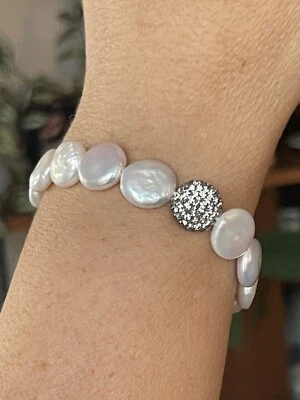 Pulsera elástica Honora moneda agua dulce perlas gris pedrería Foto 1 de 4