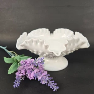 Fenton Hobnail cuenco con patas de vidrio de leche con borde con volantes prensado decoración vintage EE. UU. - Imagen 1 de 8