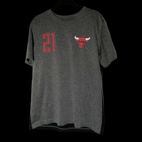 UNK NBA Chicago Bulls Men's Medium #21 Jimmy Butler Basketball Gray/Black Shirt Cover