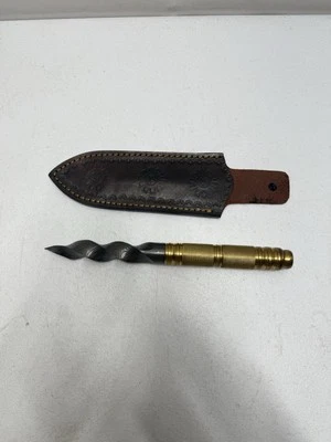 Kris Spiral Dagger 5 英寸刀片 1 英寸直径。 实心大马士革刀片和纯色黄铜手柄 — 第 1/4 张图片