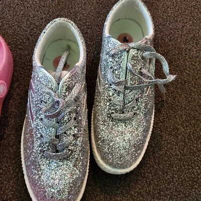 Zapatos de encaje Tretorn plateados brillantes talla 4 Foto 1 de 2