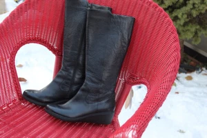 BOTAS HASTA LA RODILLA CLARKS NO ESTRUCTURADAS CUERO GRANULADO NEGRO CON TALLA 9.5 NUEVAS SIN CAJA VIETNAM - Imagen 1 de 6