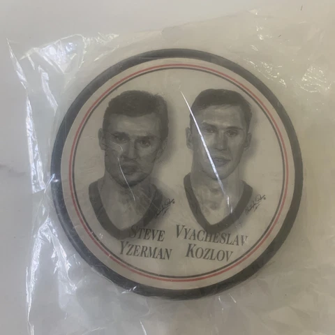 Steve Yzerman/ Vyacheslav Kozlov 1997 Burger King Hockey Puck Cover