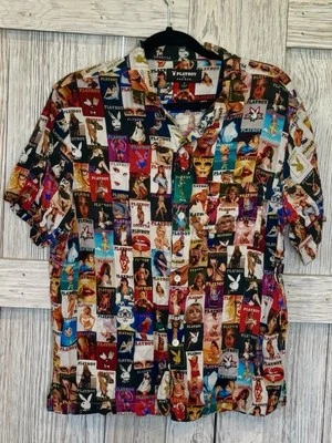 Camisa Playboy de colección pliegue central cubiertas de revista años 90 Pacsun para hombre pequeña rayón Foto 1 de 4