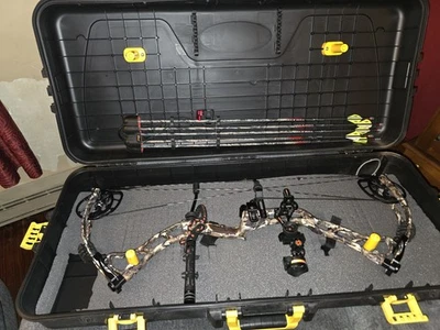 Obsession Compound Bow, Case, Quiver And Arrows. 70lb Draw Weight. - Image 1 of 4
