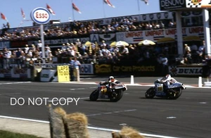 JACK MIDDLEBURG SUZUKI KENNY ROBERTS YAMAHA 1981 BRITISH MOTO GP 35MM SLIDE - Picture 1 of 2