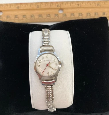 Reloj Mujer Bulova Vintage M5 Cuerda Manual Hecho en Suiza Foto 1 de 2