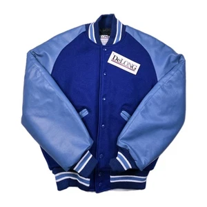 De Colección Delong - Chaqueta Bomber Azul Letterman Varsity Botón a Presión - Pequeña (NUEVA CON ETIQUETAS) - Imagen 1 de 9