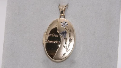 Beautiful Pre-Loved 9carat 9k Gold Oval Hinged Engraved Family Locket 3.4grams - Image 1 of 4