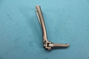 698 06-07 YAMAHA YZF R6 R6R R6V PASAJERO TRASERO DERECHO ESTRIBA SOPORTE 5 - Imagen 1 de 5