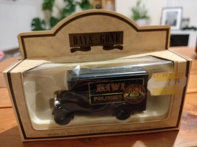 Lledo Days Gone 16006 1934 Dennis Parcels Van Kiwi  Car Model Vintage - Image 1 of 4