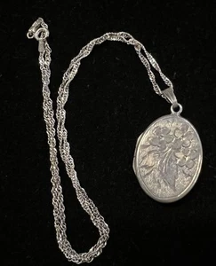 Antique Hallmarked 1884 Birmingham England Sterling Silver Floral Locket—774 - Picture 1 of 6