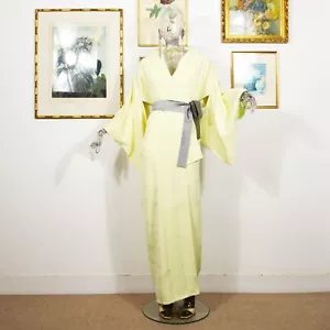 Vintage 1970s Pale Yellow Silk Kimono Robe Traditional Japanese Elegant Size M - Picture 1 of 5