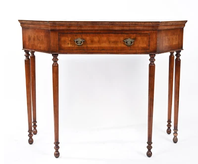 Mesa consola antigua de parquet de un solo cajón de madera de burlón  Foto 1 de 4