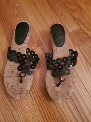 Sandalias de cuña Eric Javits de cuero negro para mujer talla 9,5/usadas en excelente estado  Foto 1 de 4