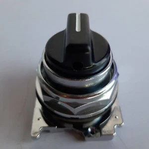 EATON 10250T1322 SELECTOR SWITCH - Picture 1 of 7