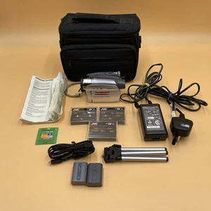 Cámara de video digital Sony DCR-HC26 grabadora cámara práctica con cintas y accesorios *Funciona* - Imagen 1 de 19