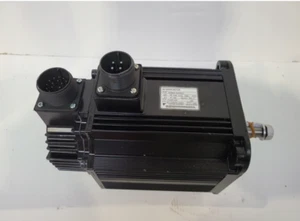 ♕♕♕  Yaskawa Servo Motor  SGMKS-05A5A31  0.45kW 4.5A  200V UPS ♕♕♕ - Picture 1 of 2