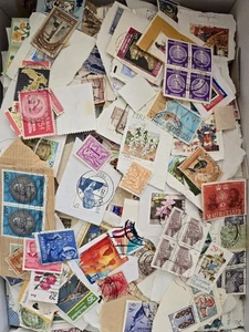 Glory Box 1kg Foreign Stamps On/Off Paper Unsorted Kiloware World Philately - Picture 1 of 6
