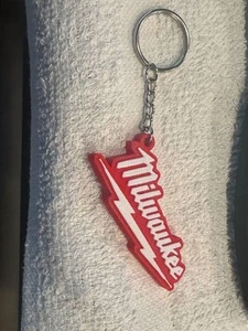 Llavero Milwaukee impreso en 3D con llavero compra más y ahorra - Imagen 1 de 2