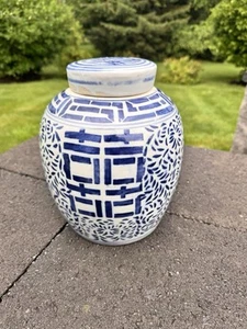 Vintage Chinese Double Happiness Ginger Jar -10" Blue & White Porcelain - w/Lid - Picture 1 of 9