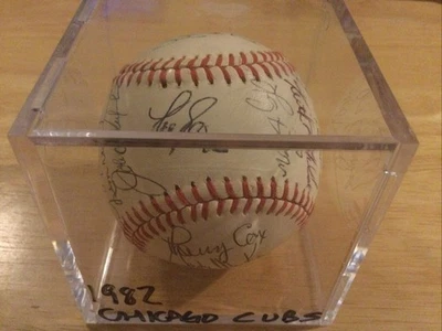 1982 Chicago Cubs Team Autographed Ball 23 Signatures Durham Sandberg - Image 1 of 4