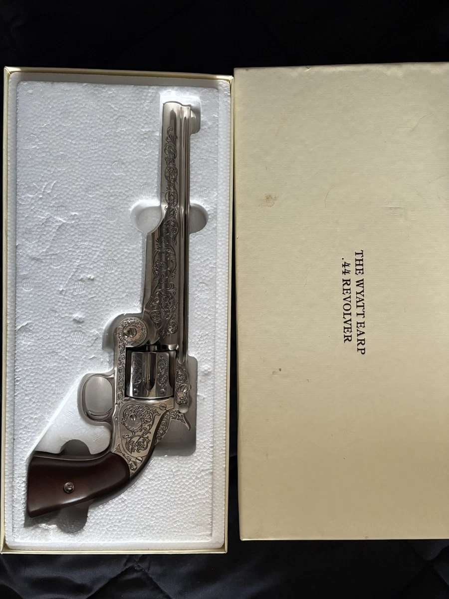 The Wyatt Earp .44 Revolver by The Franklin Mint W/ Display Non