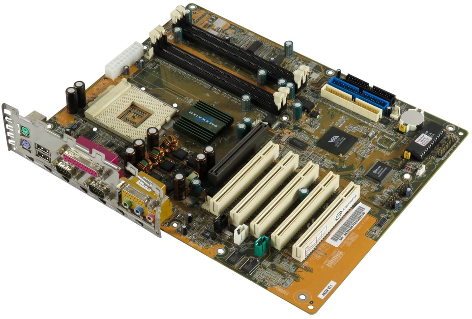 Shuttle AK32A Socket 462 2x DDR 2x Sdram 5x PCI Via KT266 A - Image 1 of 2