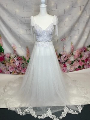 Bridal Gown Tulle Skirt Women's Lace Appliques Beach Wedding Dress - Image 1 of 4