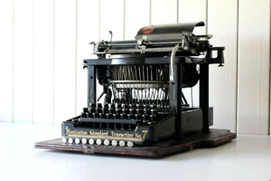 Magnificent Rare Antique ~ Remington Blind Writer No 7 ~ Original Case & Base  - Picture 1 of 12