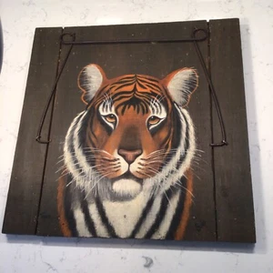 Original Tiger Oil Painting on Antique Wooden Sap Bucket Cover Signed Suki 14” - Picture 1 of 10