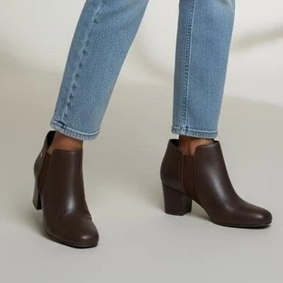 East 5th Botines Talla 7.5 Marrón Oscuro Con Detalle de Botones Sin Cordones Foto 1 de 4