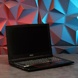 MSI GE63 Raider Gaming Laptop // Core i7-8750H, RTX 2060, 16 GB RAM, 512 GB SSD