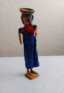 Bambola vintage Huipil Guatemala donna vaso acqua sulla testa - Foto 1 di 6