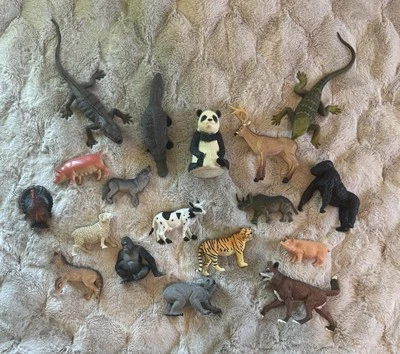Lot Of 18 Assorted Plastic Zoo Play Toy Animals Zoo Farm Jungle - Image 1 of 4