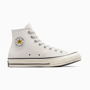 Nuovo CONVERSE Uomo CHUCK 70 CAMOSCIO A05600C PUTTY PALLIDO AVORIO M7 - 10 TAKSE - Foto 1 di 7