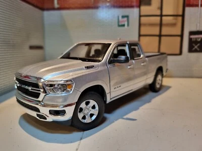 Dodge RAM Hemi Cab 2019 Truck 5.7 Quad 1500 Diecast 1:24 Scale Model 1:27 Car - Image 1 of 4