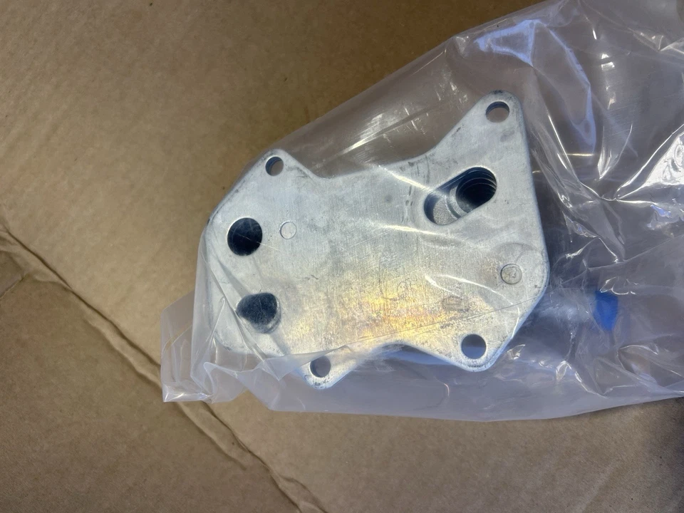 Enfriador de aceite VW Volkswagen Audi. Foto 1 de 3