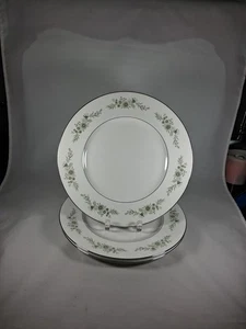 WEDGWOOD WESTBURY BONE CHINA MADE IN ENGLAND 3 DINNER PLATES  10 3/4 DIAMETER - Picture 1 of 9