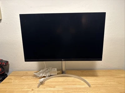 LG UltraFine 27UN850-W 27" IPS LCD Monitor HDMI, DP, USB-C 3840x2160 4K - Image 1 of 4