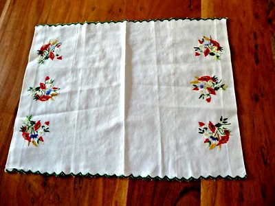 Linge ancien Napperons rect  coton brodé fleurs de France - Photo 1/4