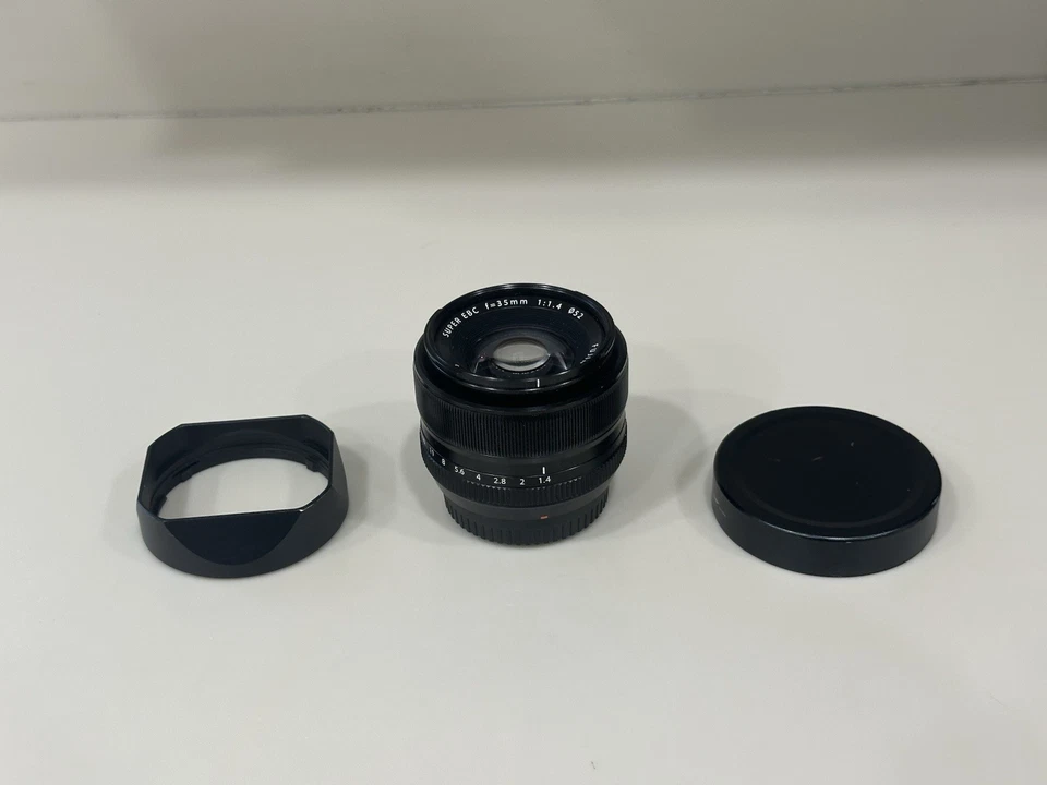 Lente asférica Fujifilm Fujinon 35 mm f/1,4 Fuji X-Mount Super EBC con capucha Foto 1 de 4