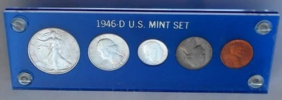 1946 D  U.S. SILVER UNCIRCULATED MINT SET COINS IN A BLUE HOLDER - Image 1 of 4