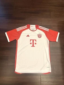 Camiseta de fútbol local Bayern Munich 23/24 calce medio ajustado auténtica Adidas cosida - Imagen 1 de 6