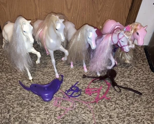 Lot of 5 Barbie Or Same Size Dolls Horses & Accessories - Picture 1 of 7