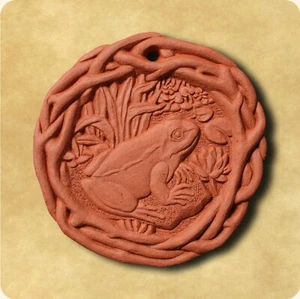 Frog Decorative Terracotta Wall Tile - Made in England - Picture 1 of 1