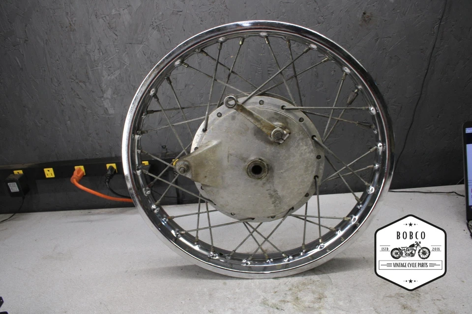 Roda traseira 1972 Yamaha R5C 350 4330.KN - Imagem 1 de 4