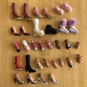 32 Stück Bratz Doll einzelne Ersatzschuhe Absätze Stiefel Sandalen Fuß hoher Absatz - Bild 1 von 9