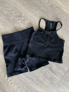 Conjunto de ropa deportiva para mujer AURA talla S/M negro sin costuras acanalado camiseta sin mangas corta motociclista pantalones cortos - Imagen 1 de 10